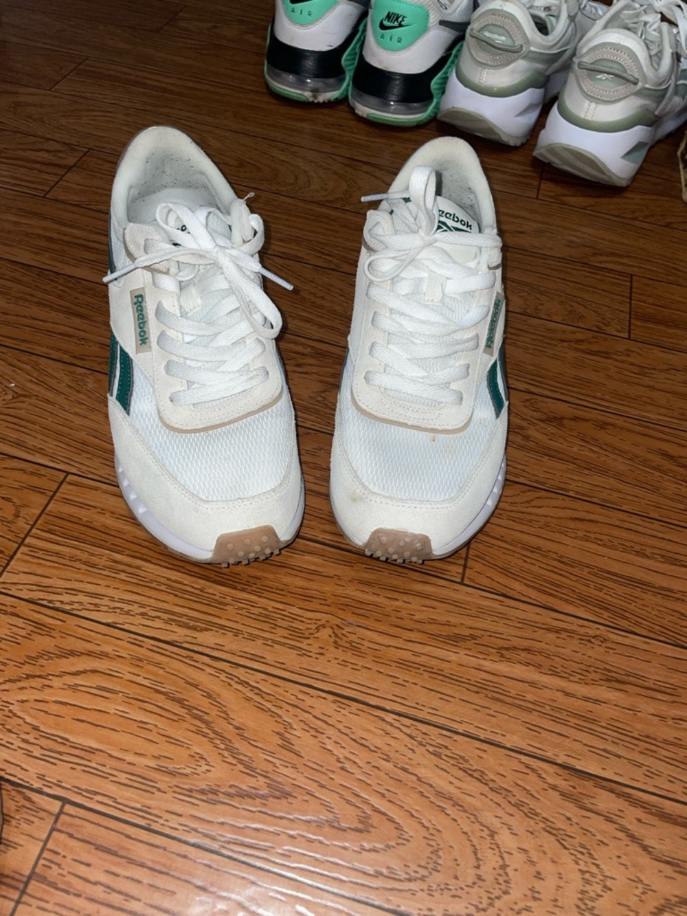 Reebok White Sneakers with uGreen Accent Stripes sz9
